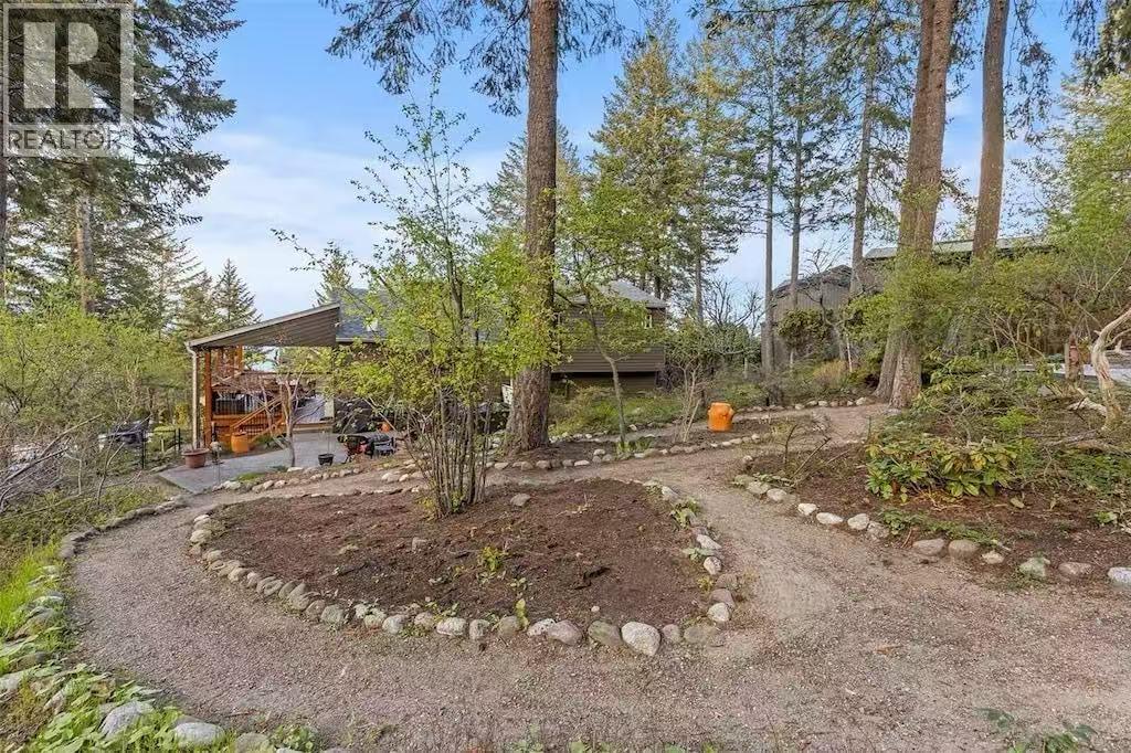  945 LLOYD JONES Drive, West Kelowna