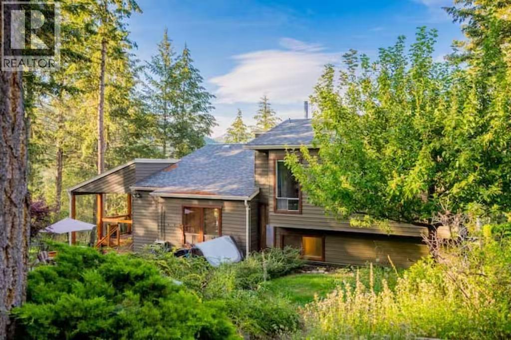  945 LLOYD JONES Drive, West Kelowna