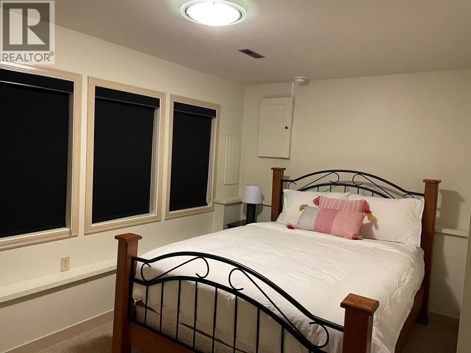  945 LLOYD JONES Drive, West Kelowna