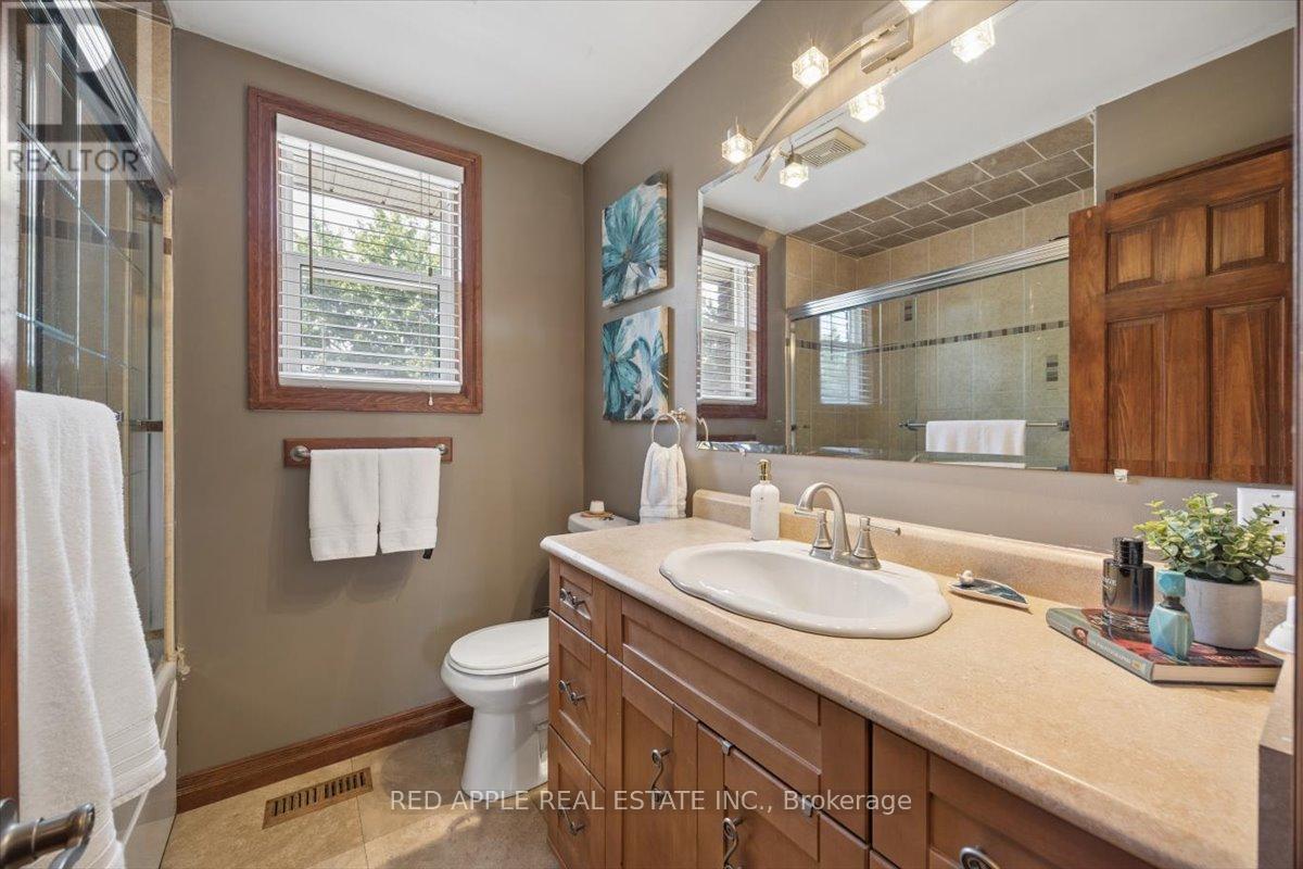 112 LUXURY AVENUE - 18