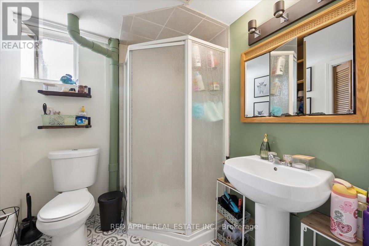 112 LUXURY AVENUE - 26