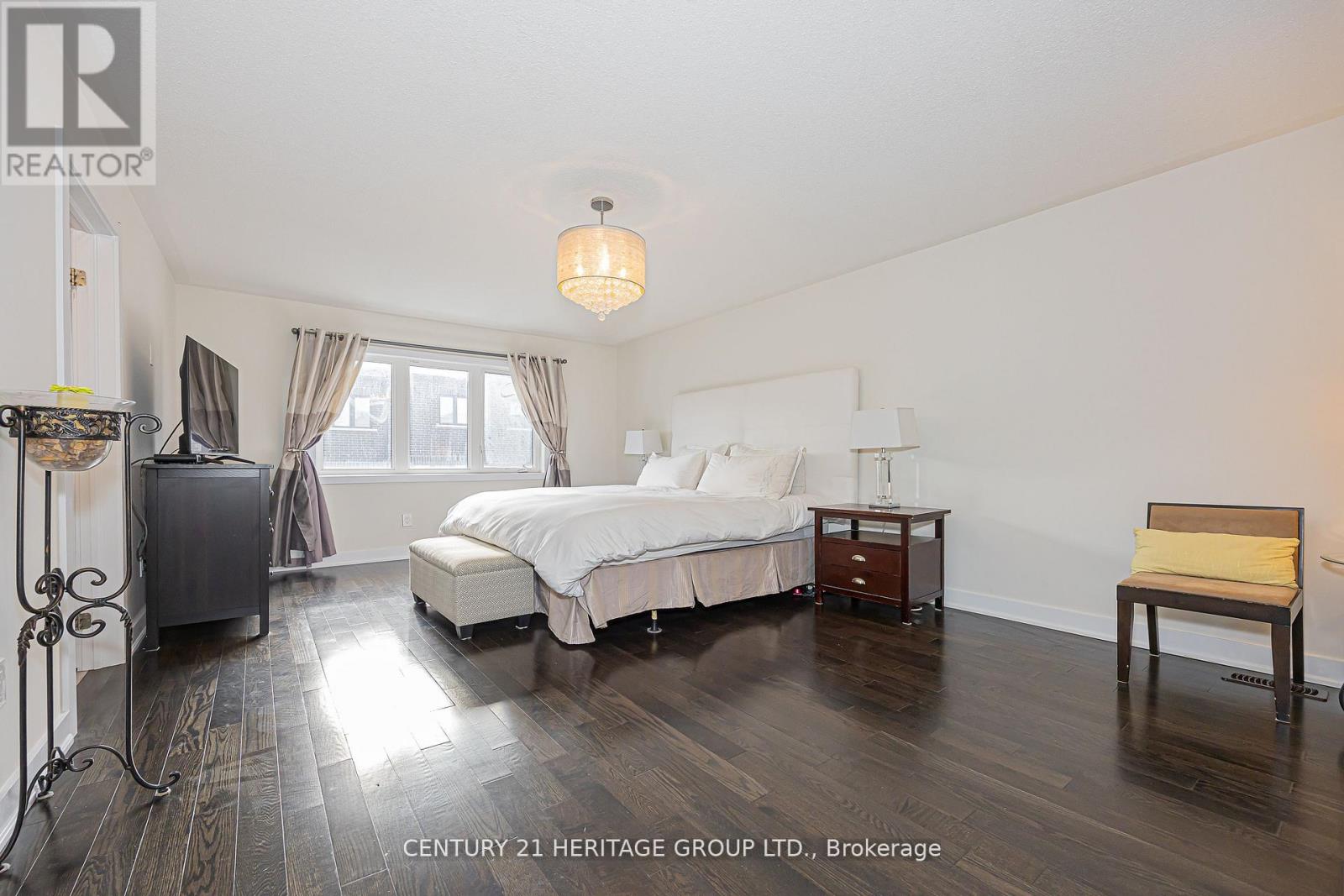 25 HELLIWELL CRESCENT - 21