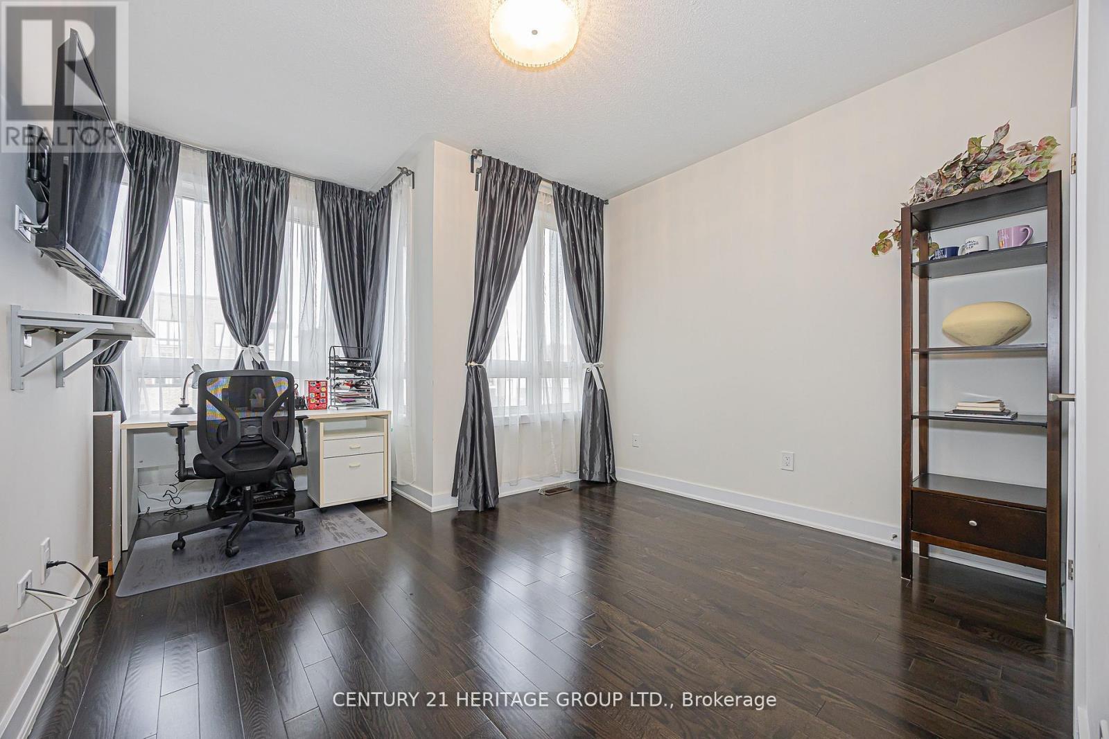 25 HELLIWELL CRESCENT - 28