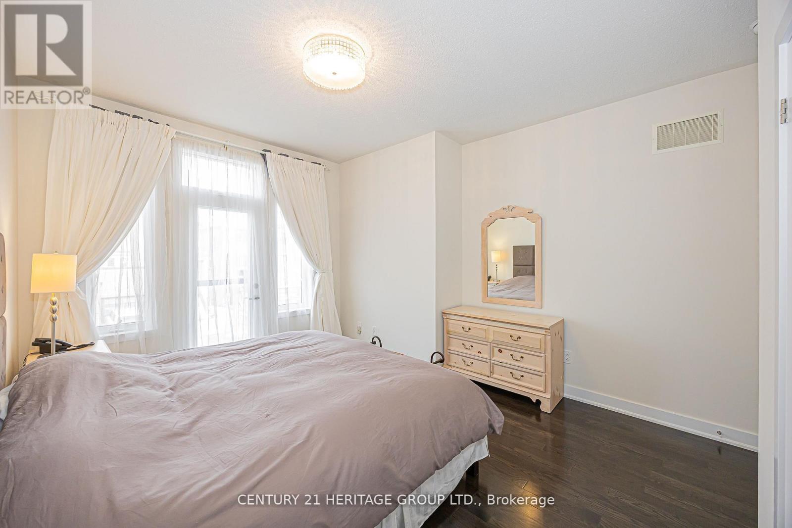 25 HELLIWELL CRESCENT - 34