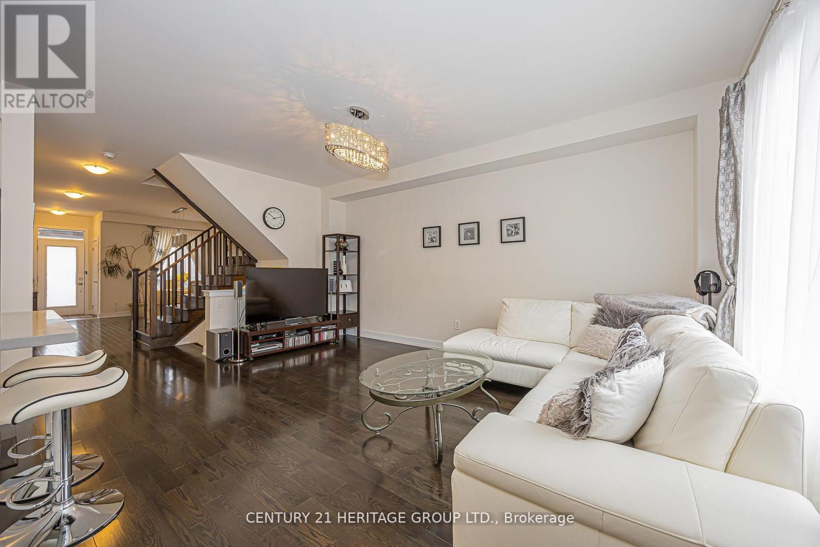 25 HELLIWELL CRESCENT - 7