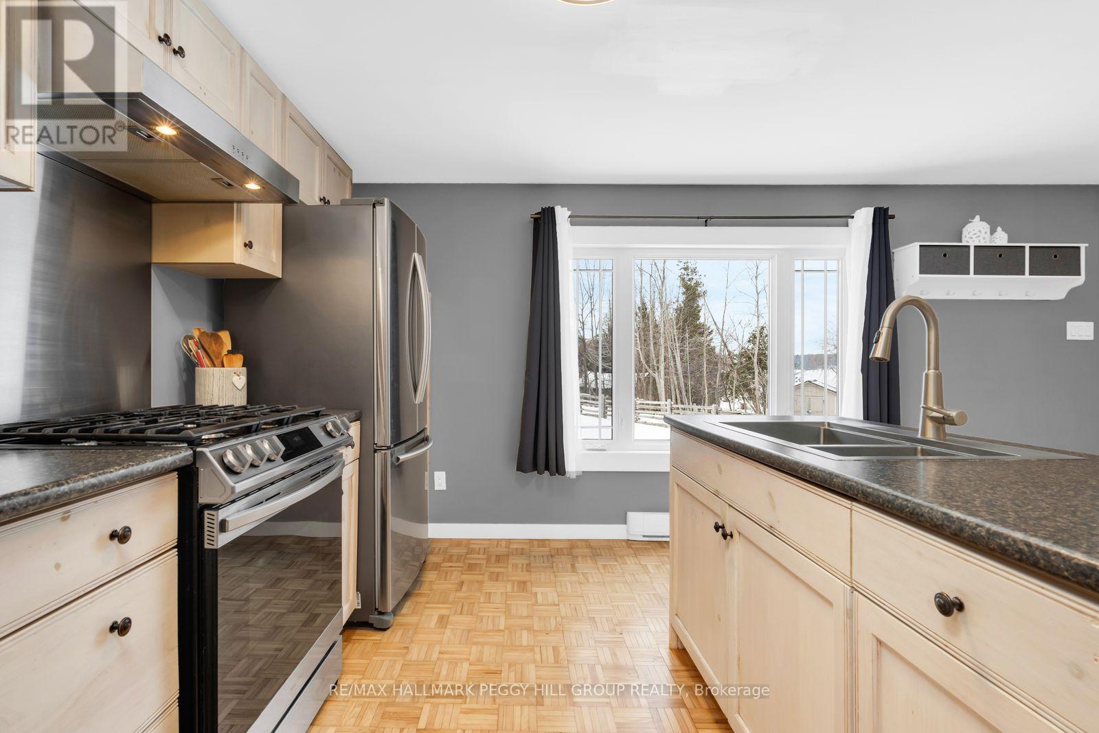 5724 PENETANGUISHENE ROAD - 9