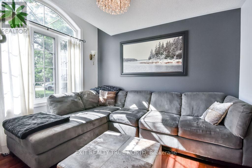 28 NICHOLSON CRESCENT - 16