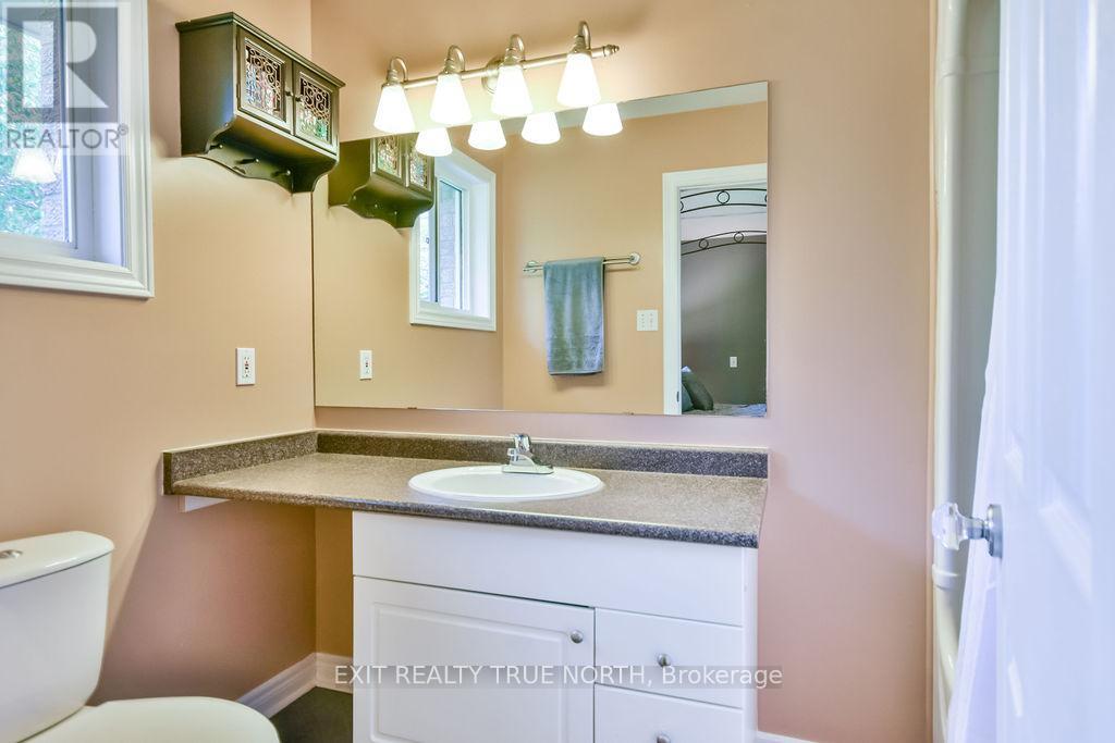 28 NICHOLSON CRESCENT - 20