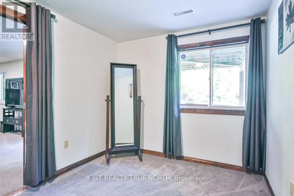 28 NICHOLSON CRESCENT - 32