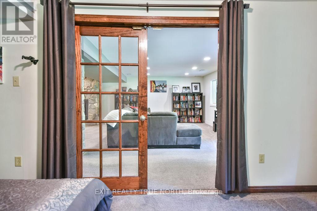 28 NICHOLSON CRESCENT - 33