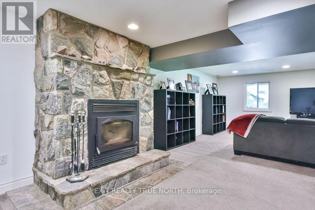 28 NICHOLSON CRESCENT - 36