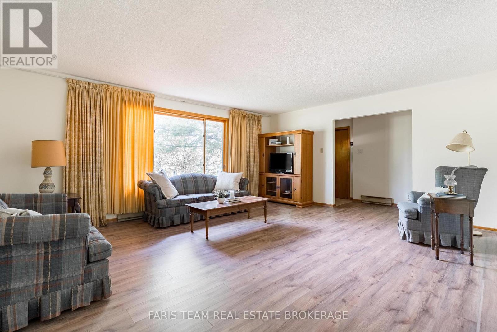 29 LORRIE CRESCENT - 14