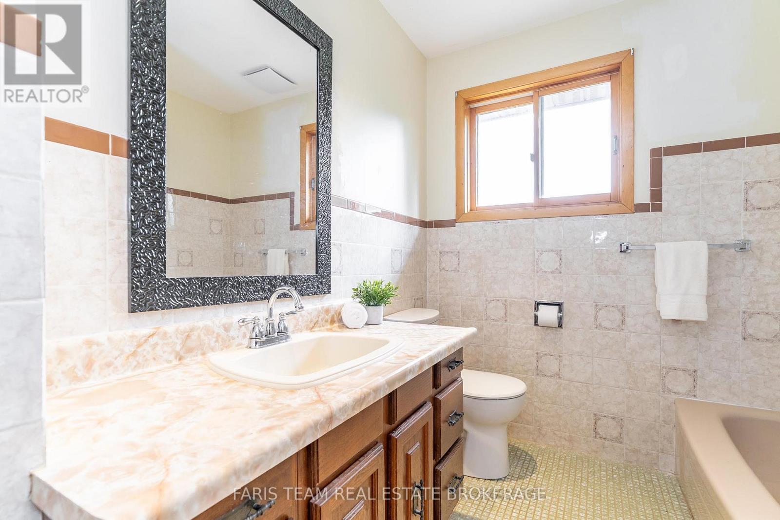 29 LORRIE CRESCENT - 22