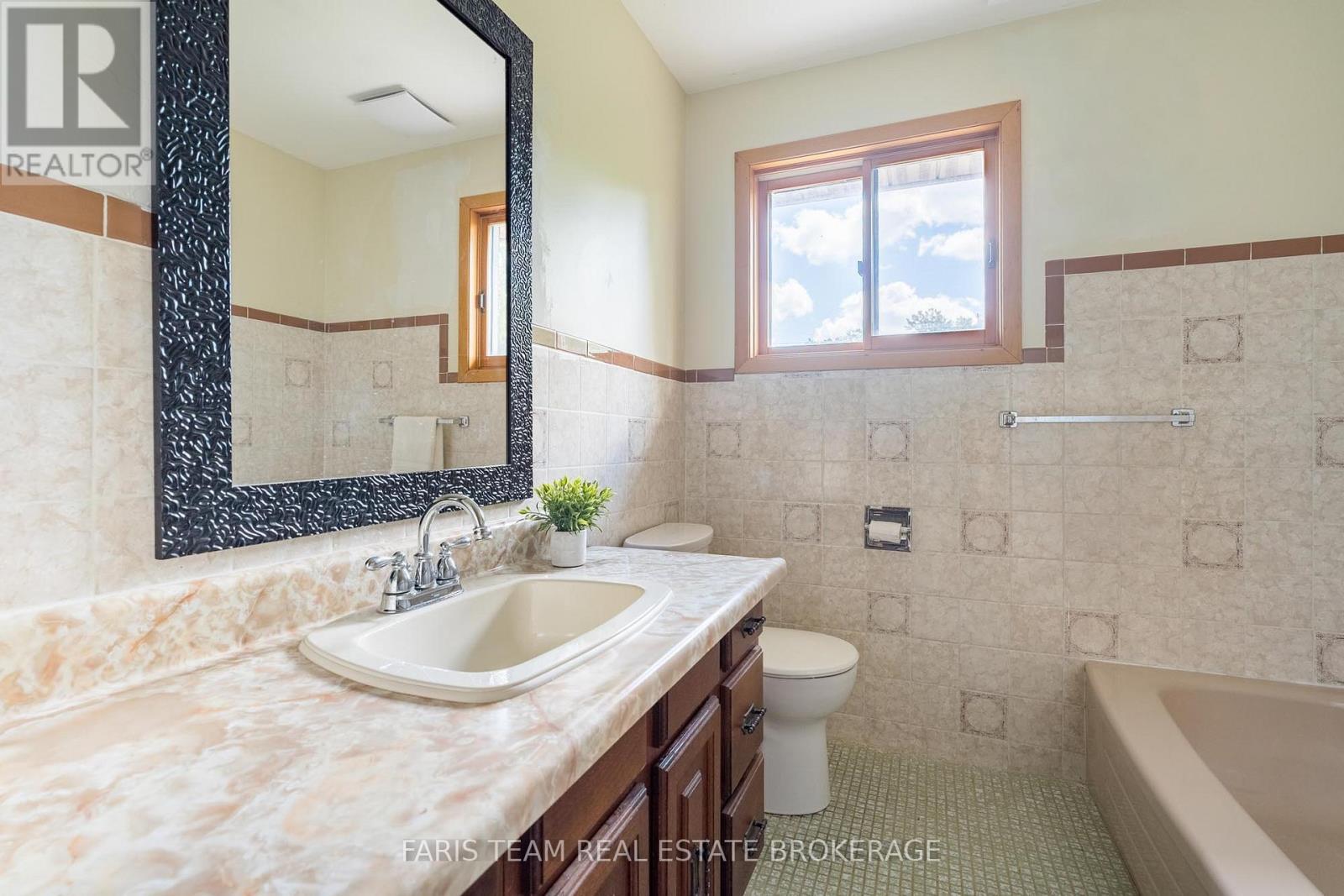 29 LORRIE CRESCENT - 22