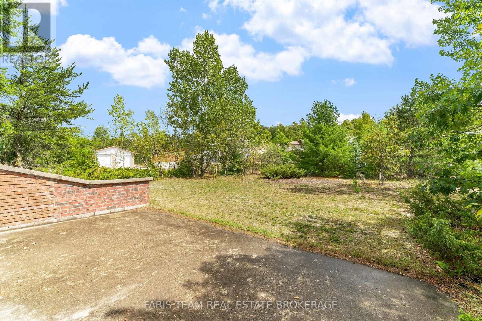 29 LORRIE CRESCENT - 36