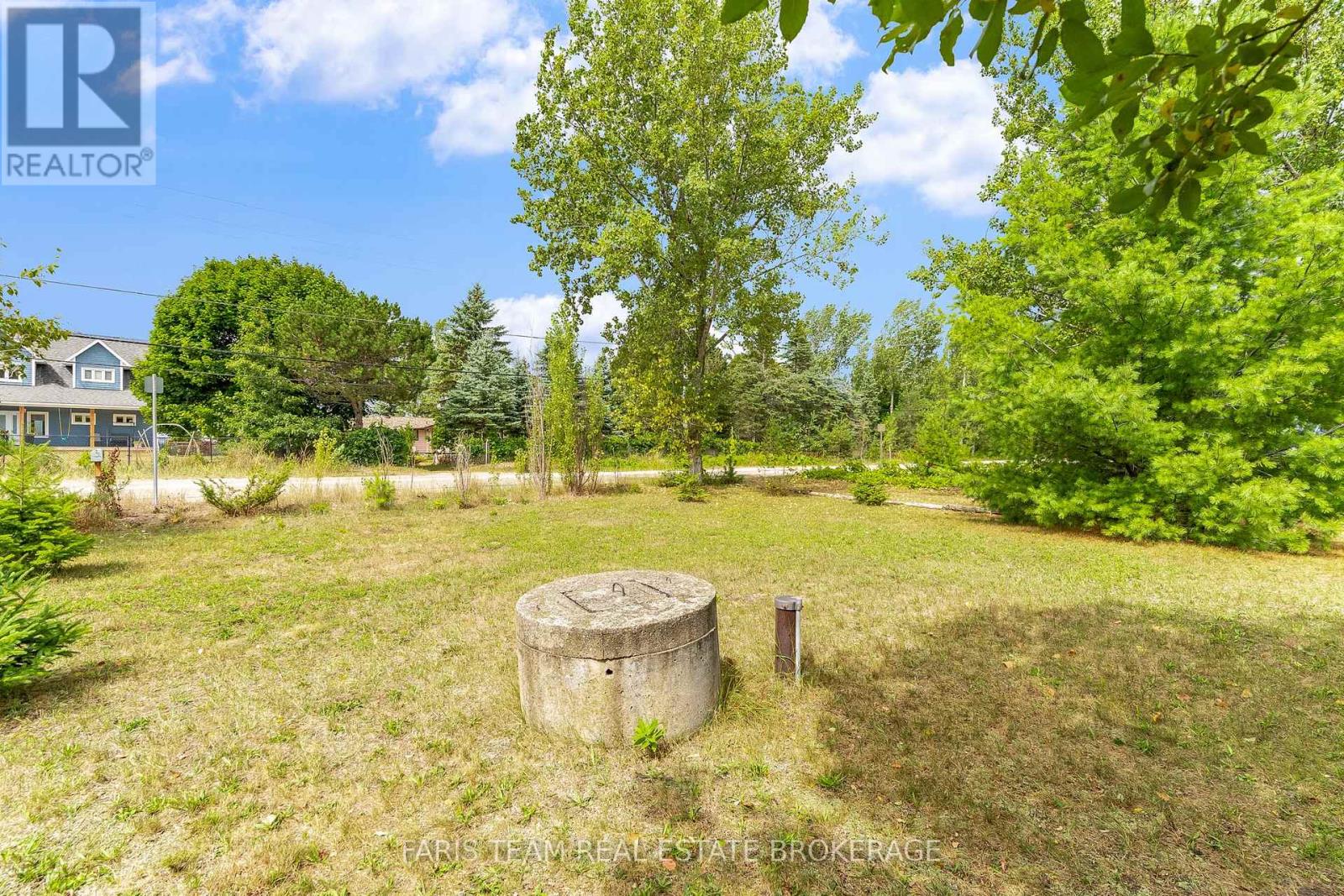 29 LORRIE CRESCENT - 42