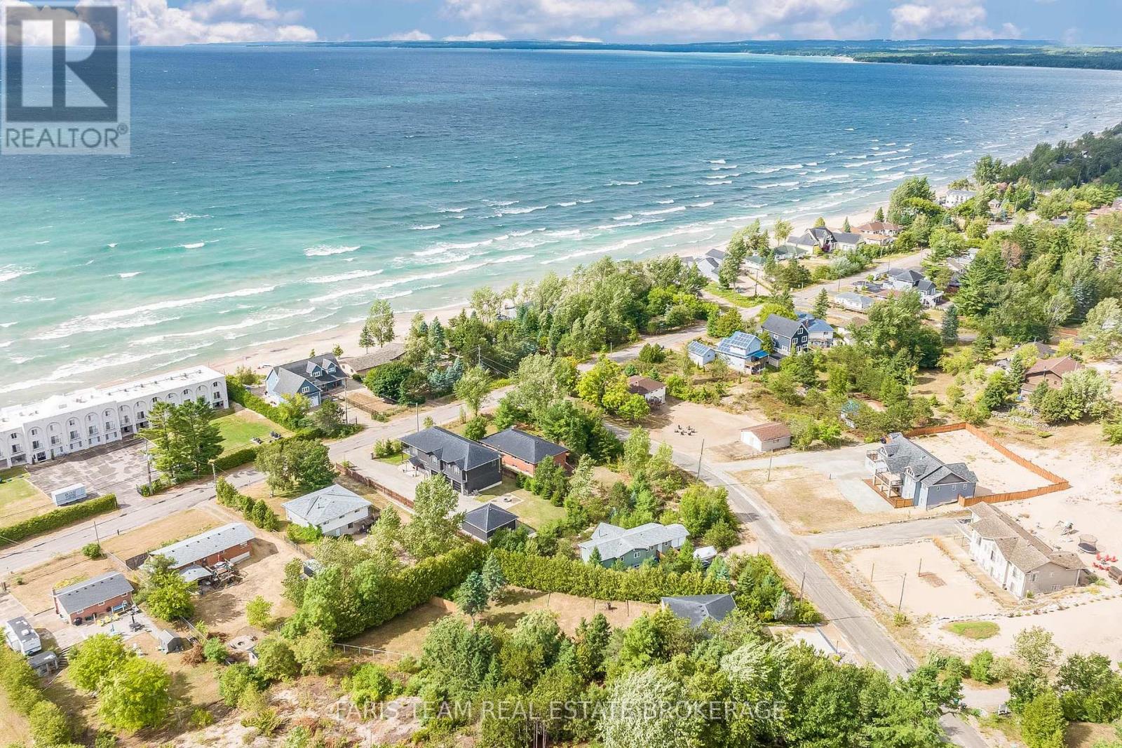29 LORRIE CRESCENT - 44