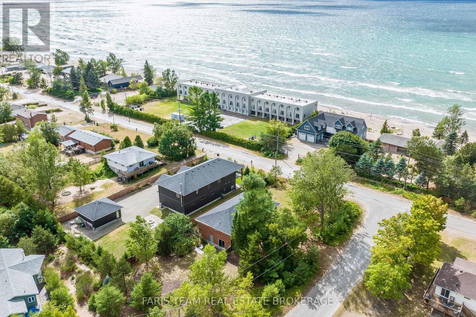 29 LORRIE CRESCENT - 44