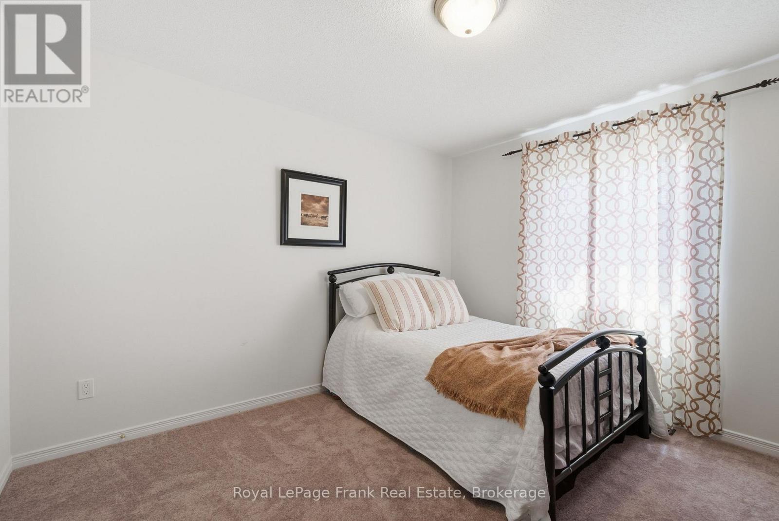 56 DEACON CRESCENT - 27