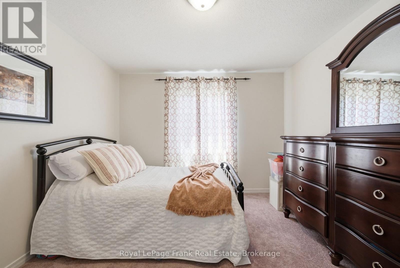 56 DEACON CRESCENT - 28