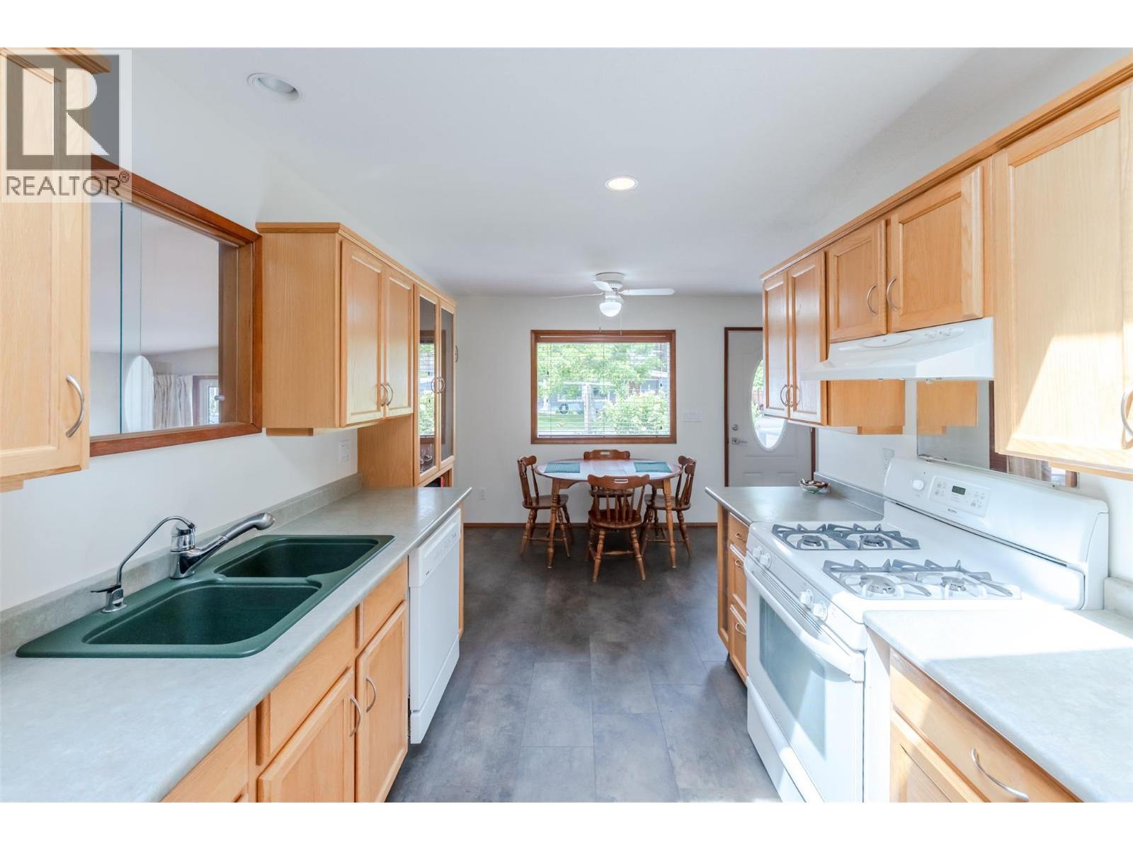 11819 Grant Avenue, Summerland