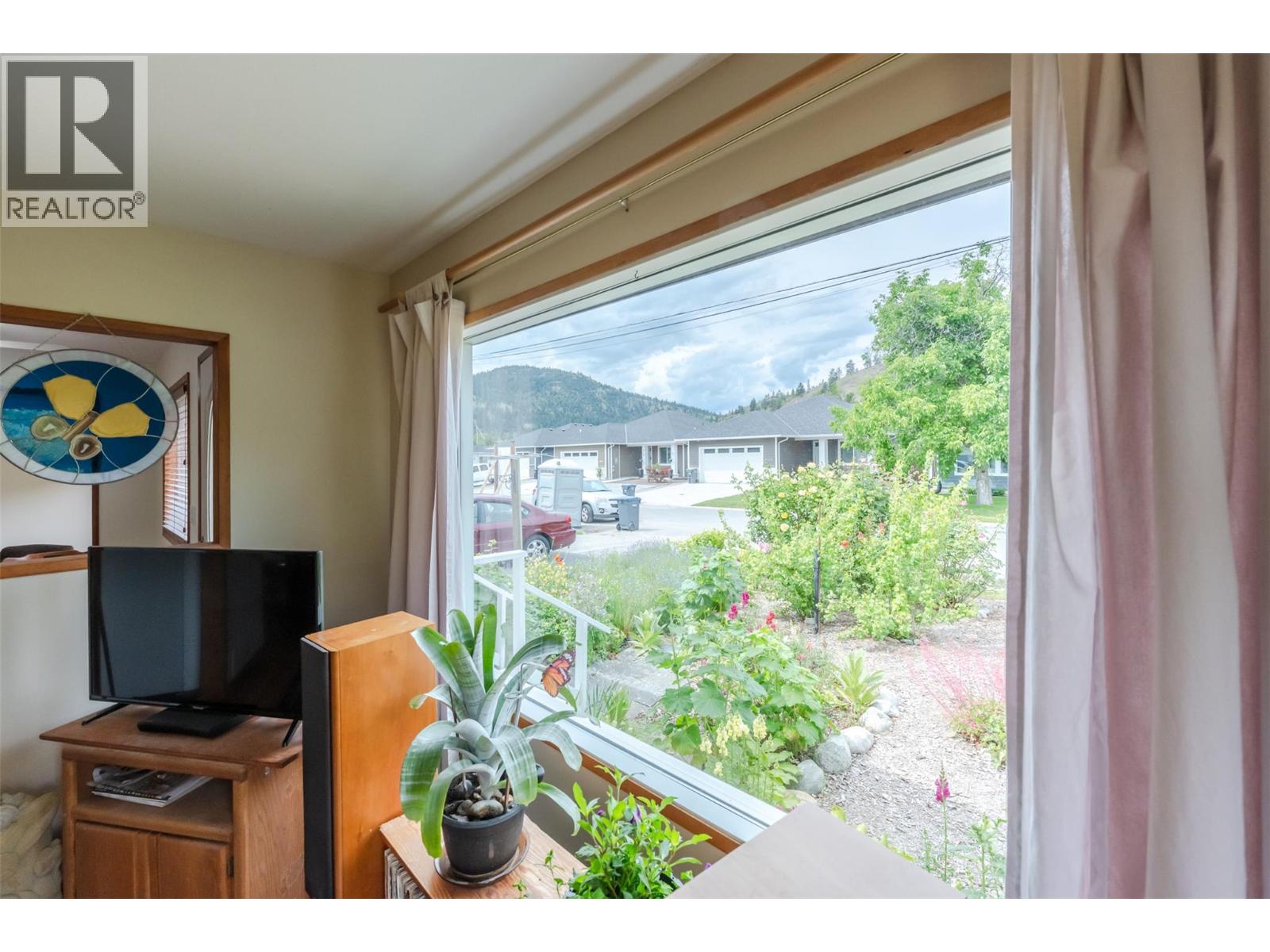 11819 Grant Avenue - 6
