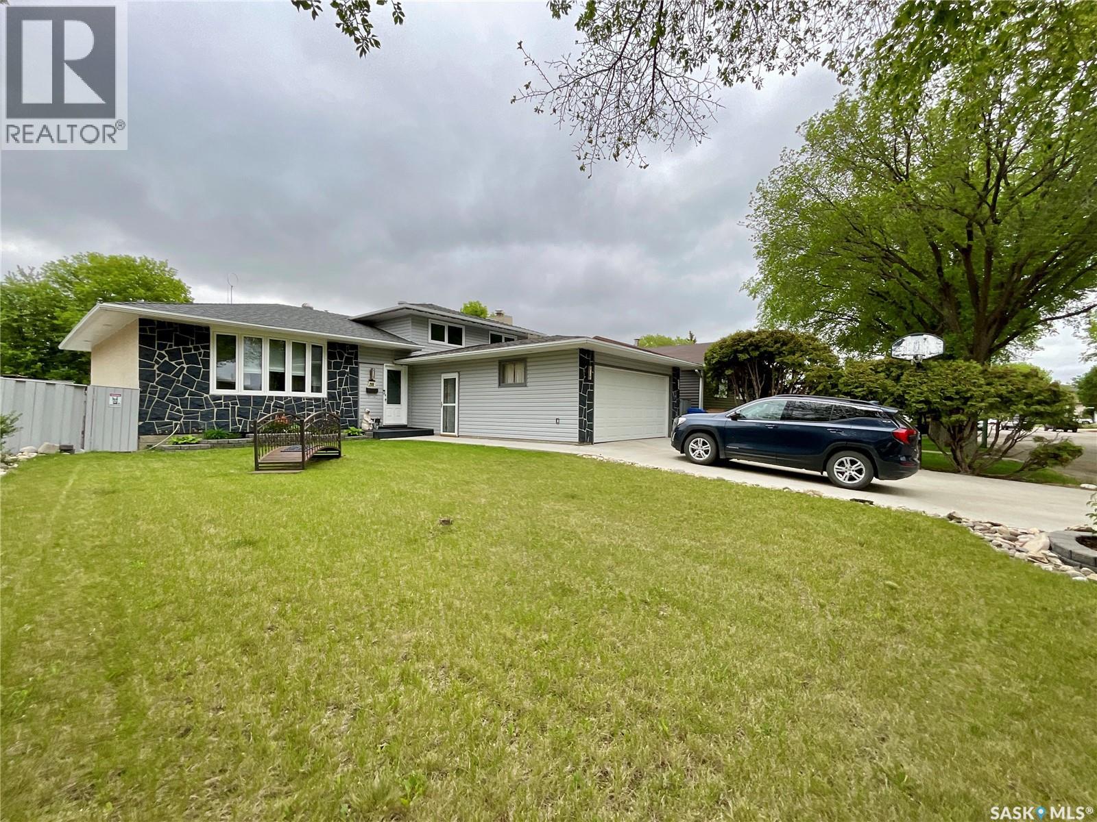 255 Litzenberger CRESCENT - Image 3