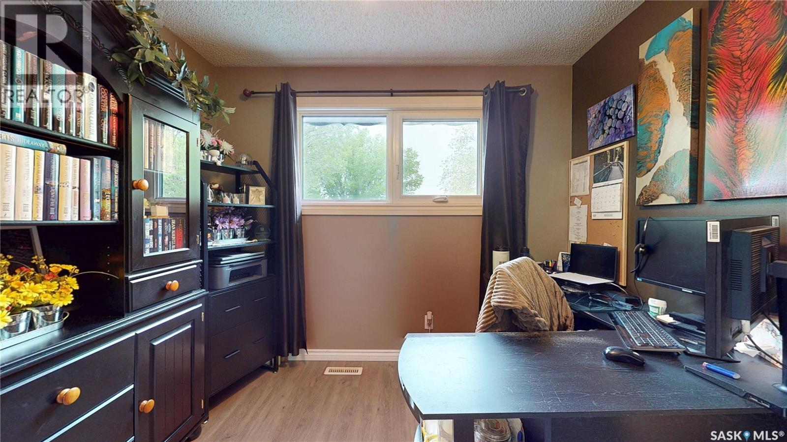 255 Litzenberger CRESCENT - 34