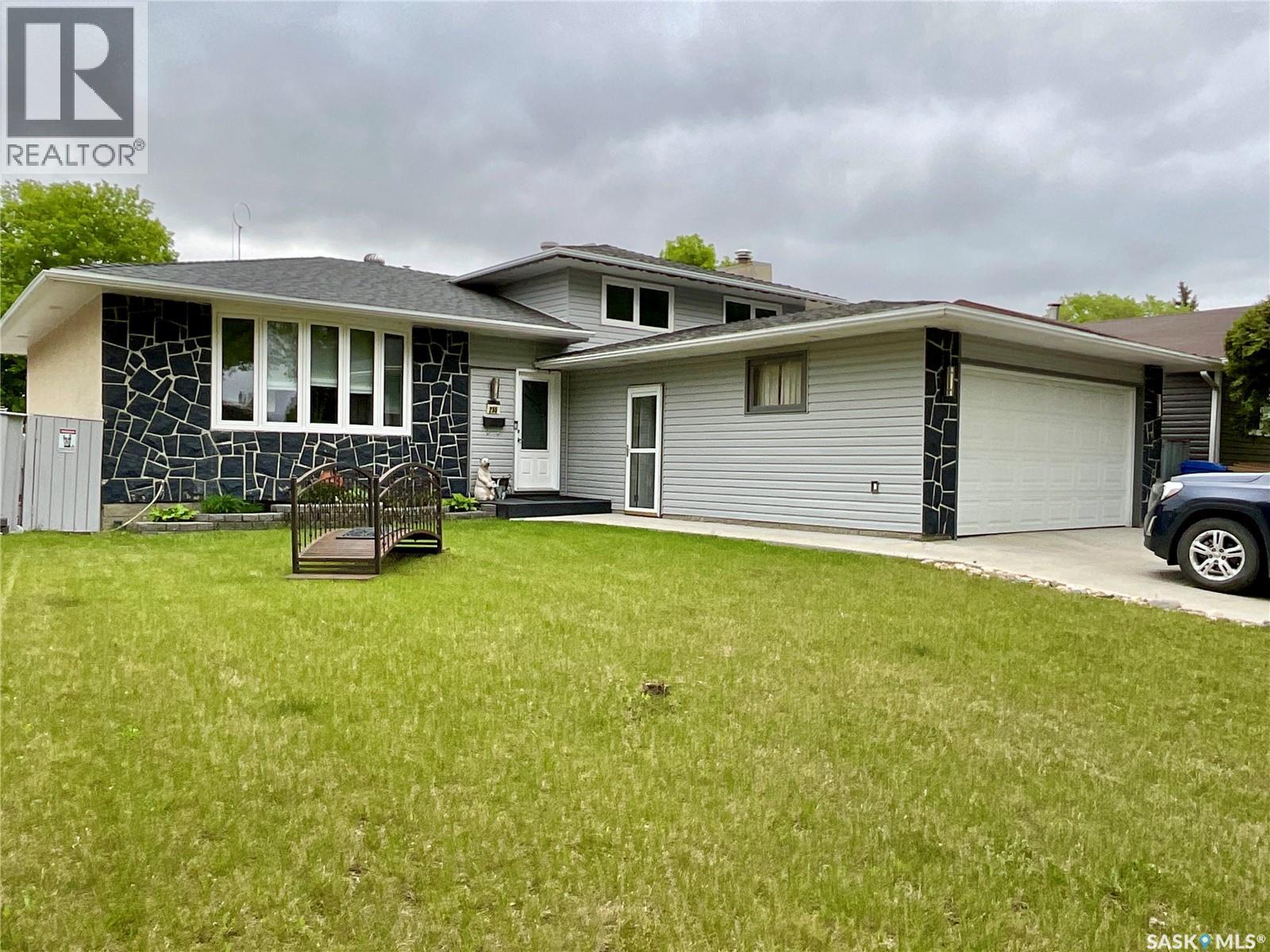 255 Litzenberger CRESCENT - 4