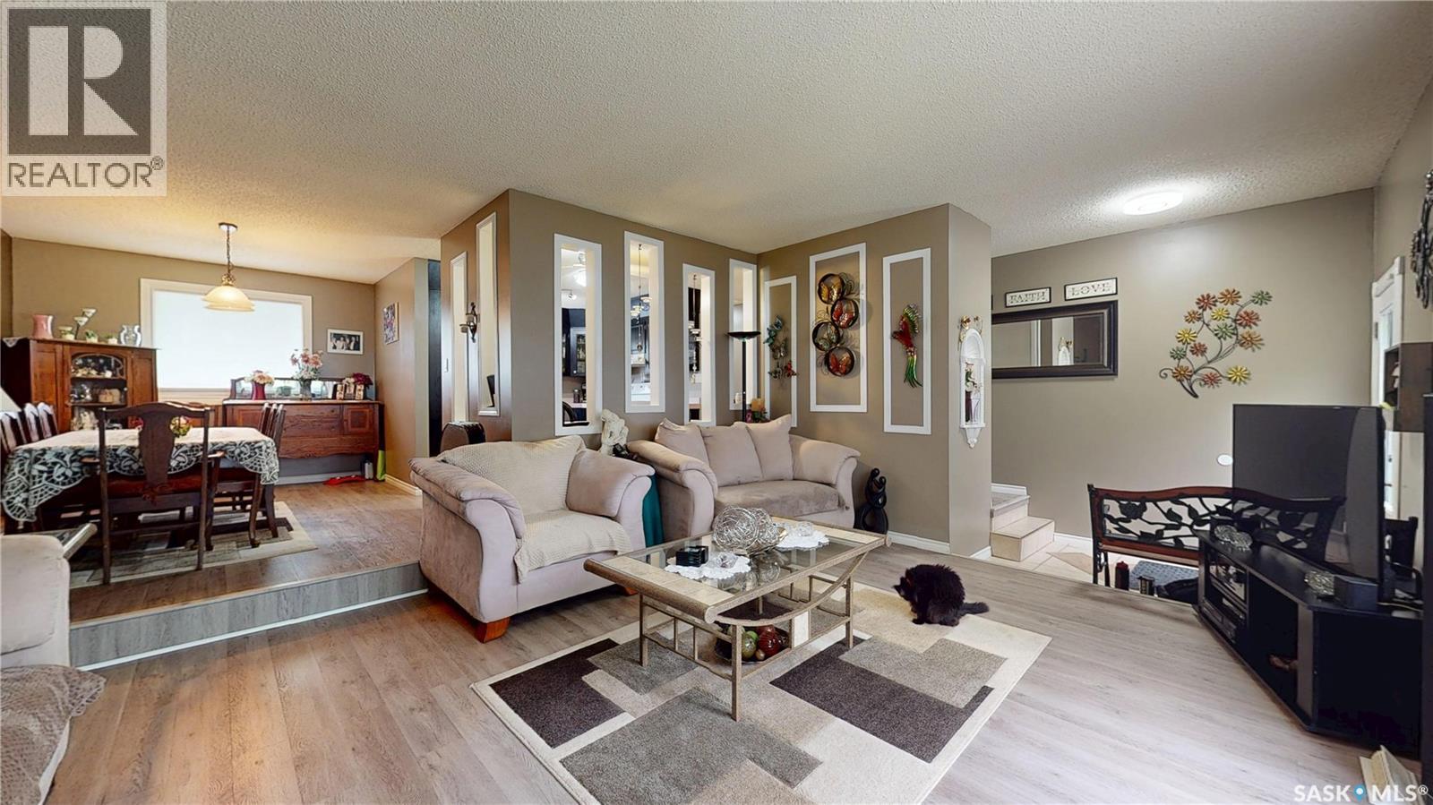 255 Litzenberger CRESCENT - 6