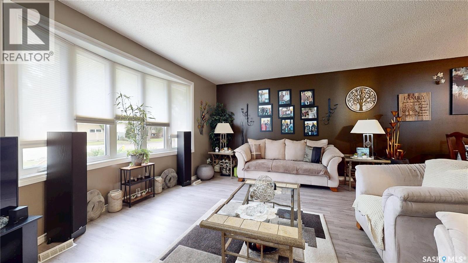 255 Litzenberger CRESCENT - 8