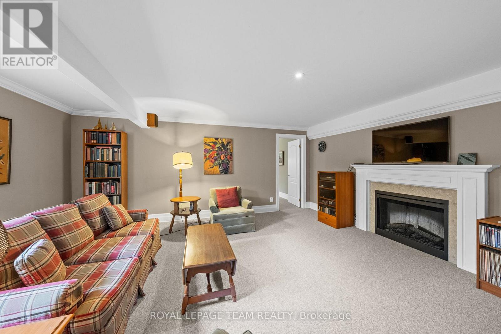 6152 KNIGHTS DRIVE - 32