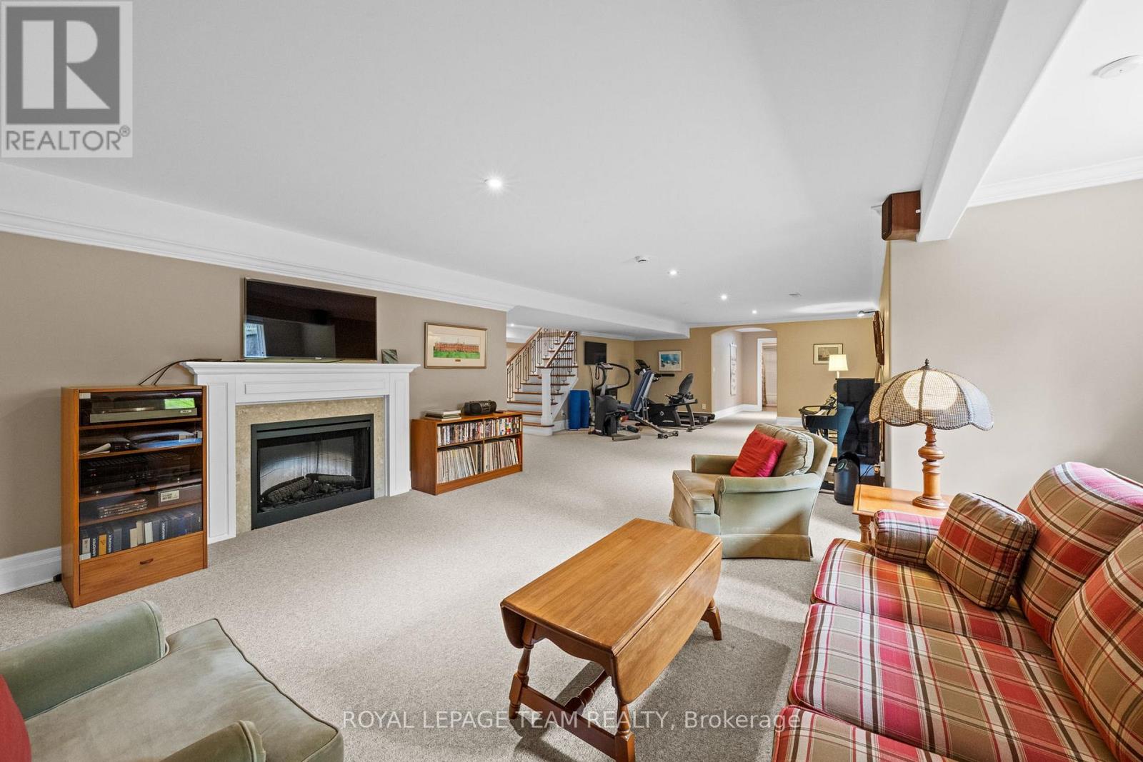 6152 KNIGHTS DRIVE - 33
