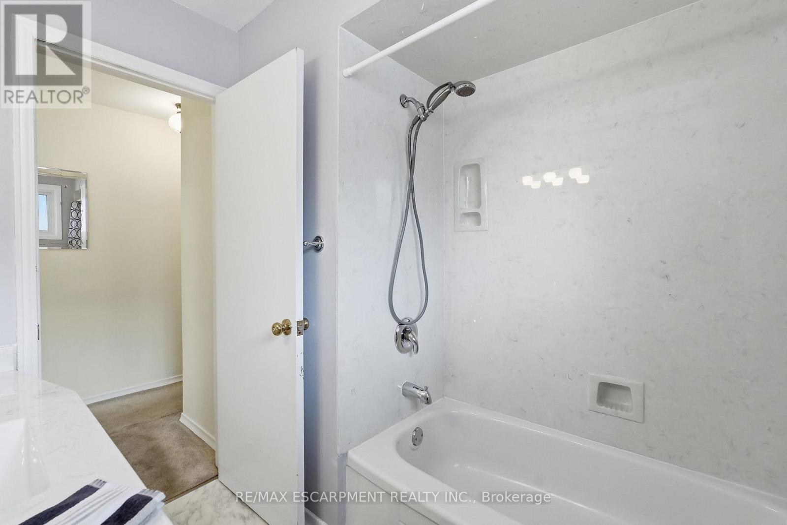 1347 FISHER AVENUE - 20