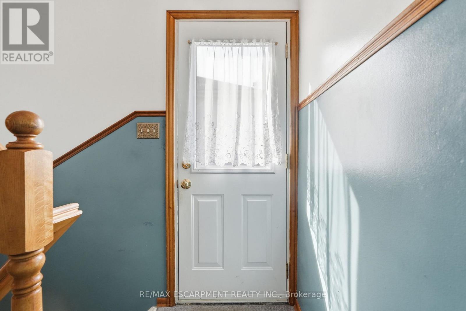 1347 FISHER AVENUE - 27
