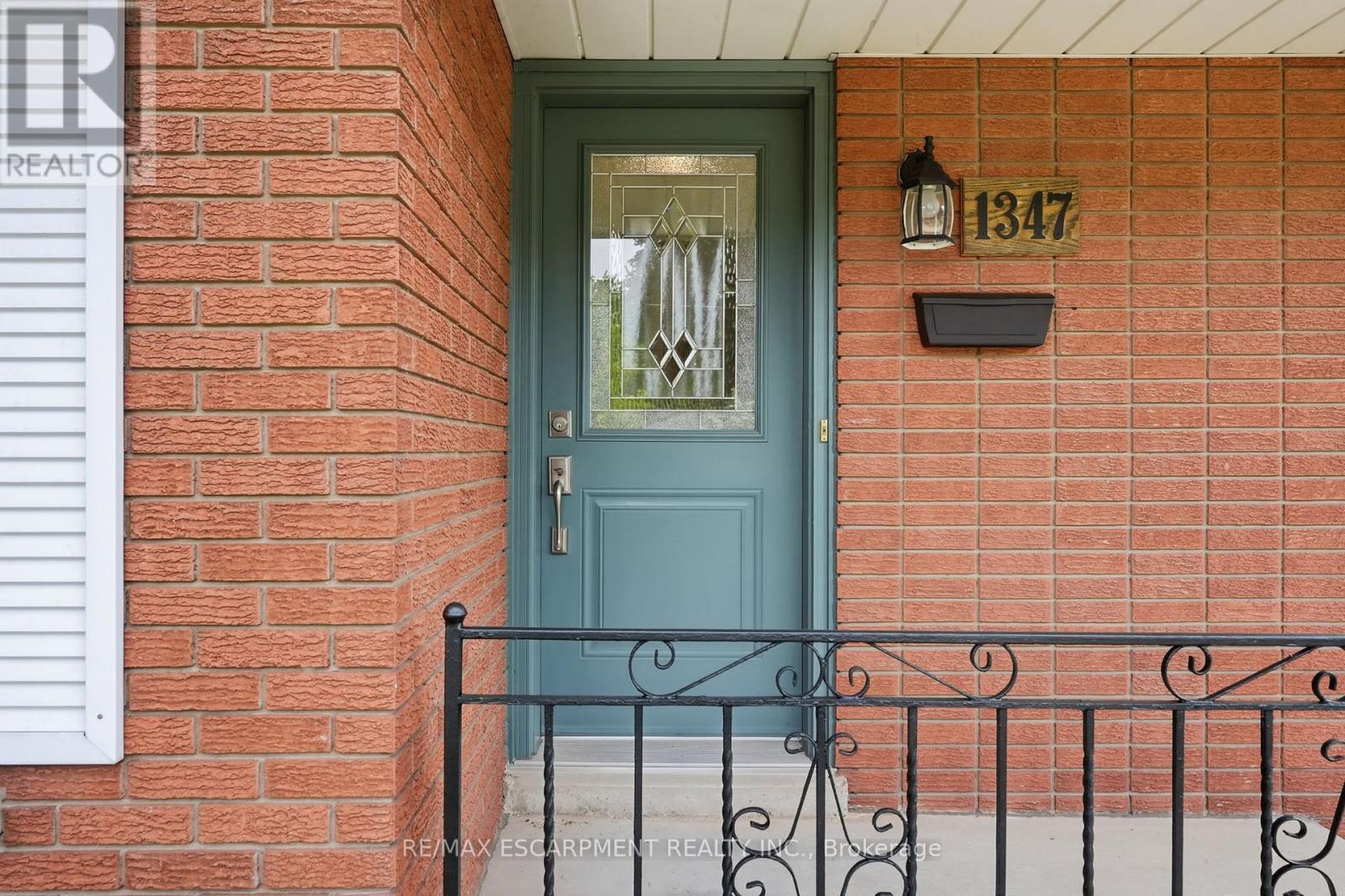 1347 FISHER AVENUE - 3