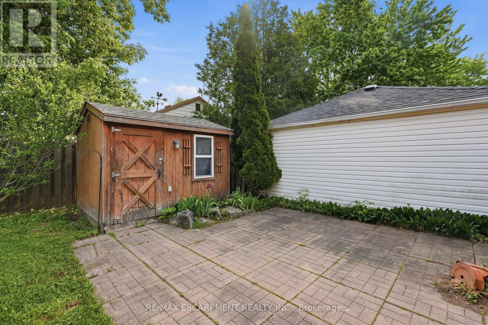 1347 FISHER AVENUE - 36