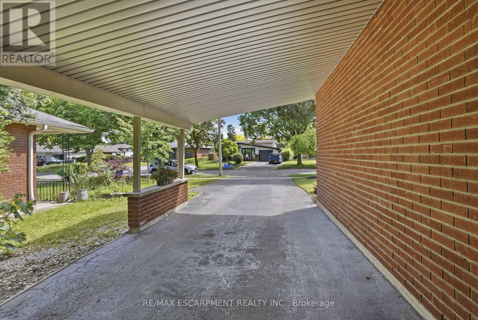 345 ERINDALE DRIVE - 6