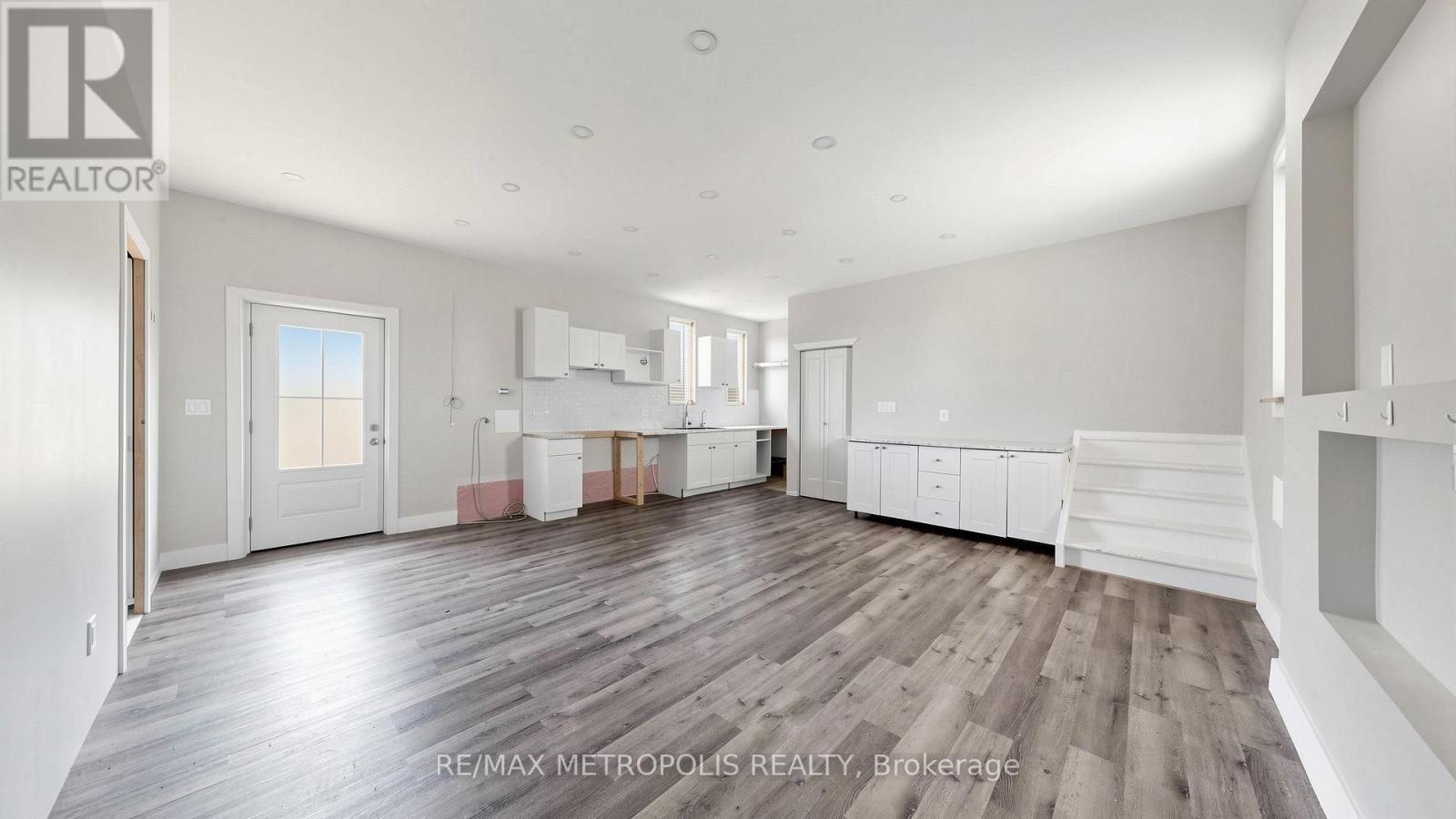 3949 GREENLANE ROAD - 24