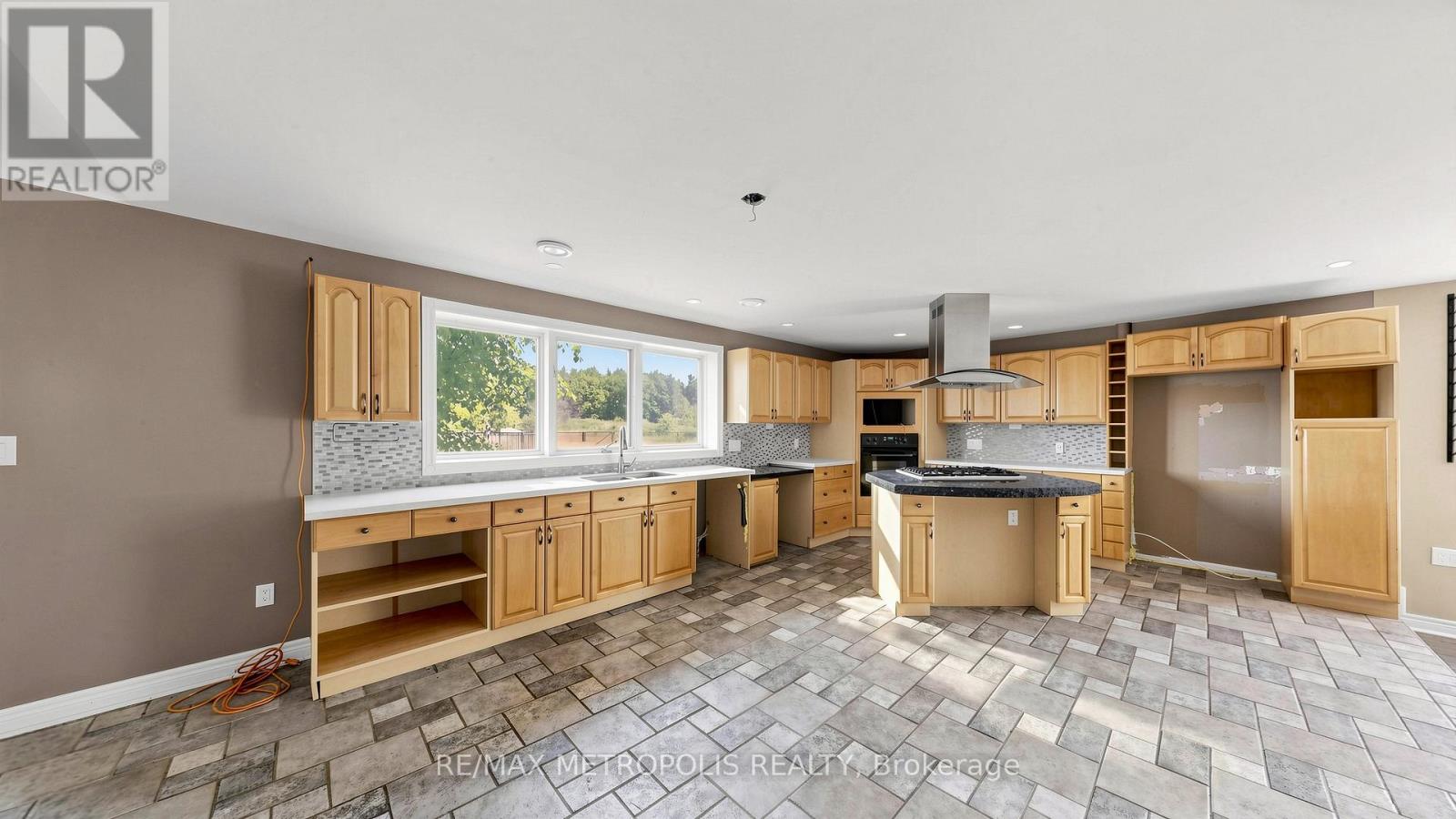 3949 GREENLANE ROAD - 7