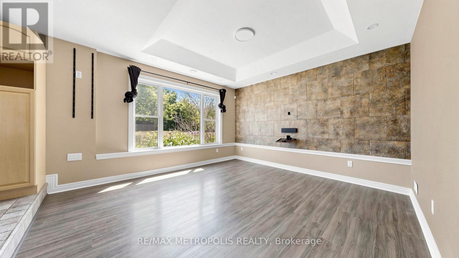 3949 GREENLANE ROAD - 9
