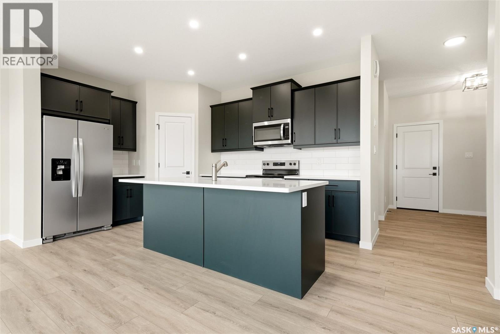 3252 Favel DRIVE - 4