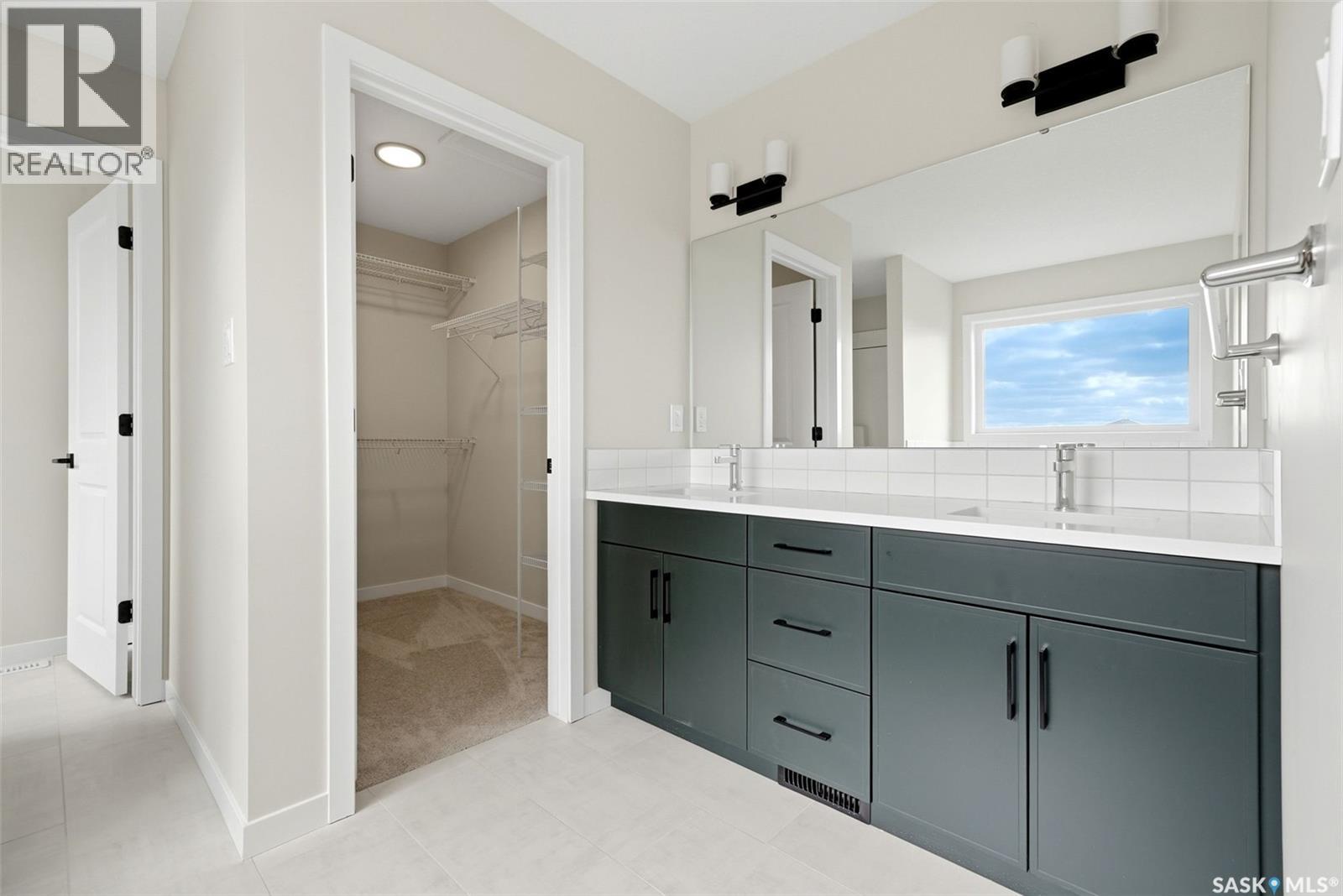 3252 Favel DRIVE - 24
