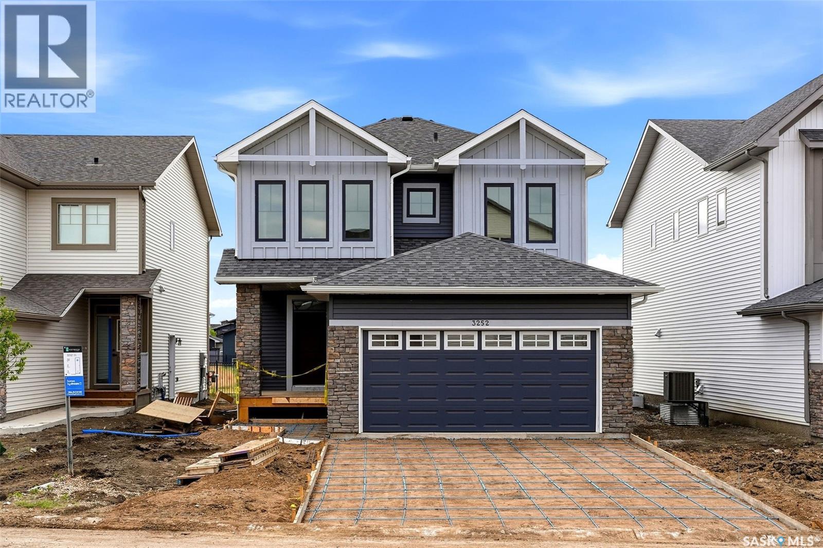 3252 Favel DRIVE - 1