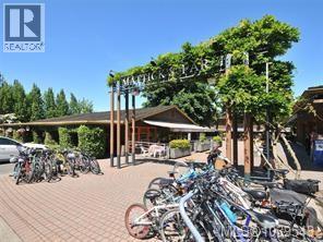 5222 Beckton Rd, Saanich