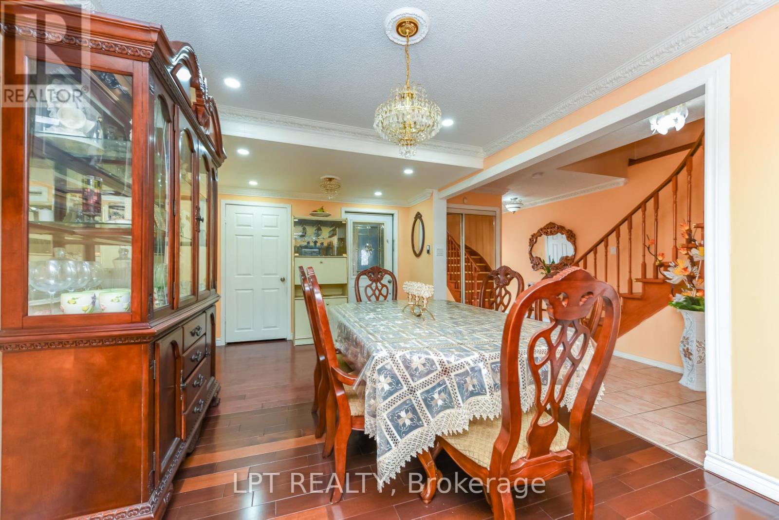 67 KAY DRIVE - 11