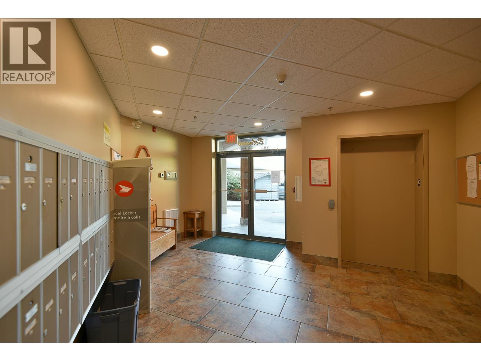 403 5631 INLET AVENUE, Sechelt