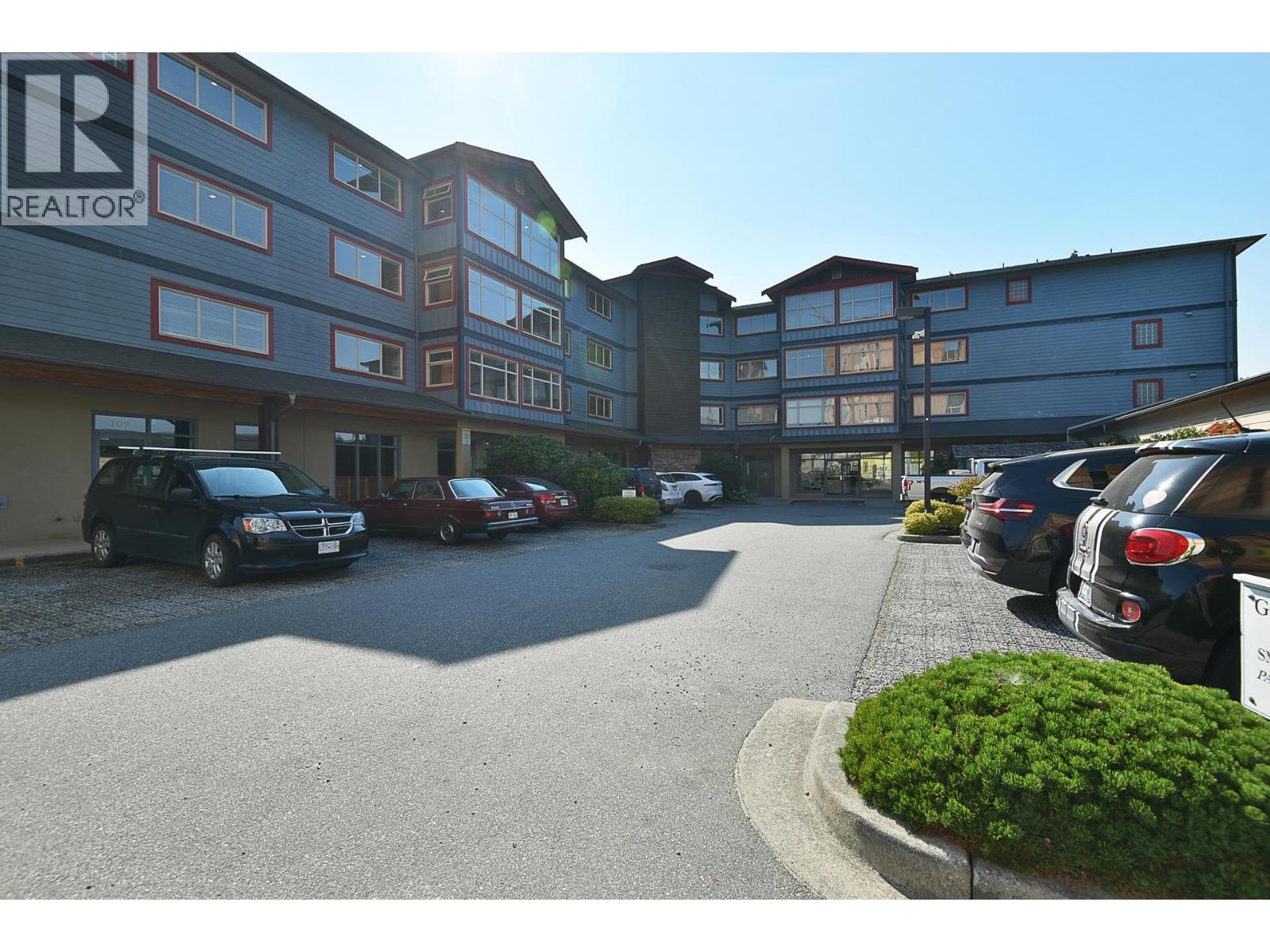 403 5631 INLET AVENUE, Sechelt