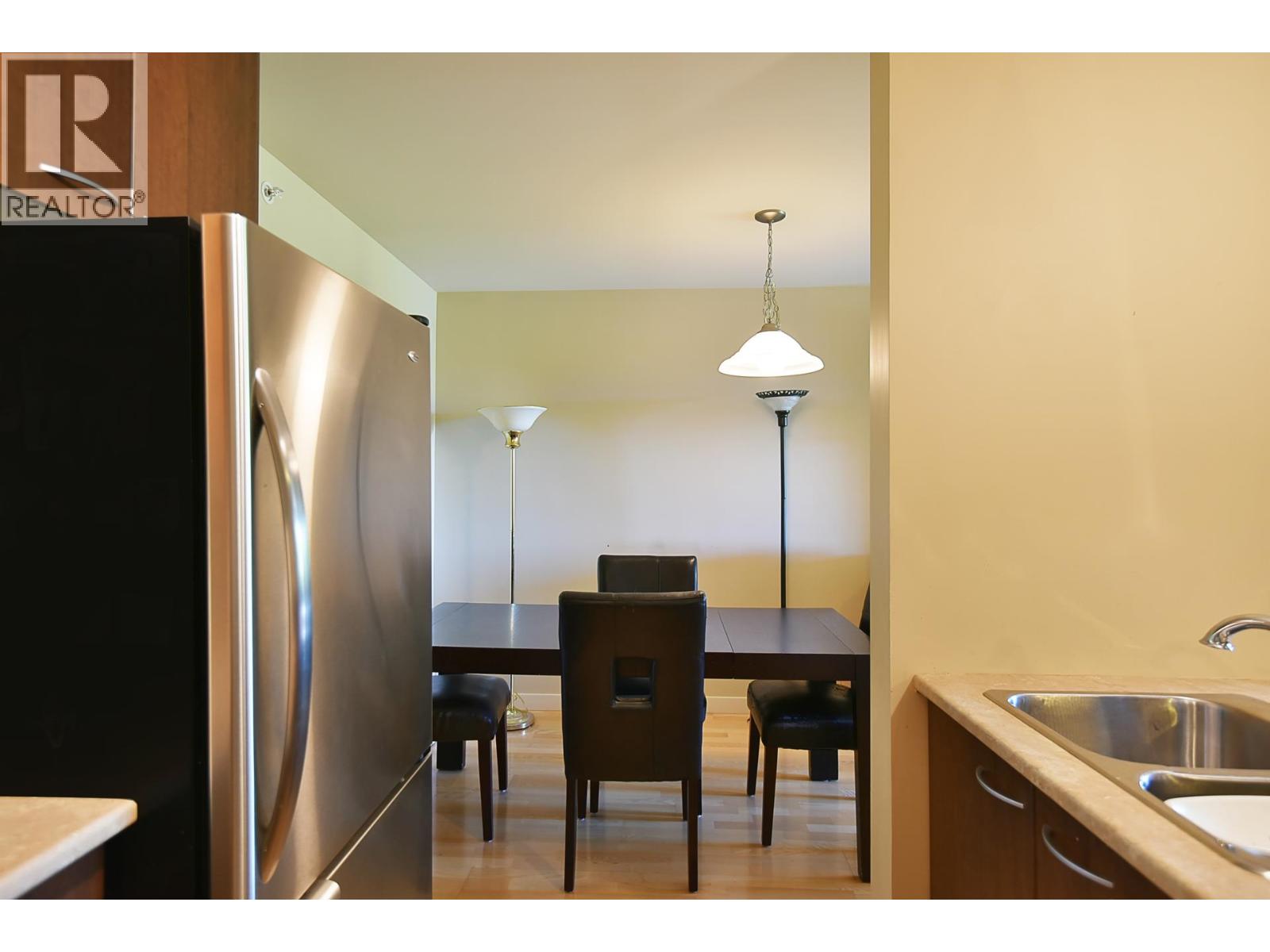 403 5631 INLET AVENUE, Sechelt