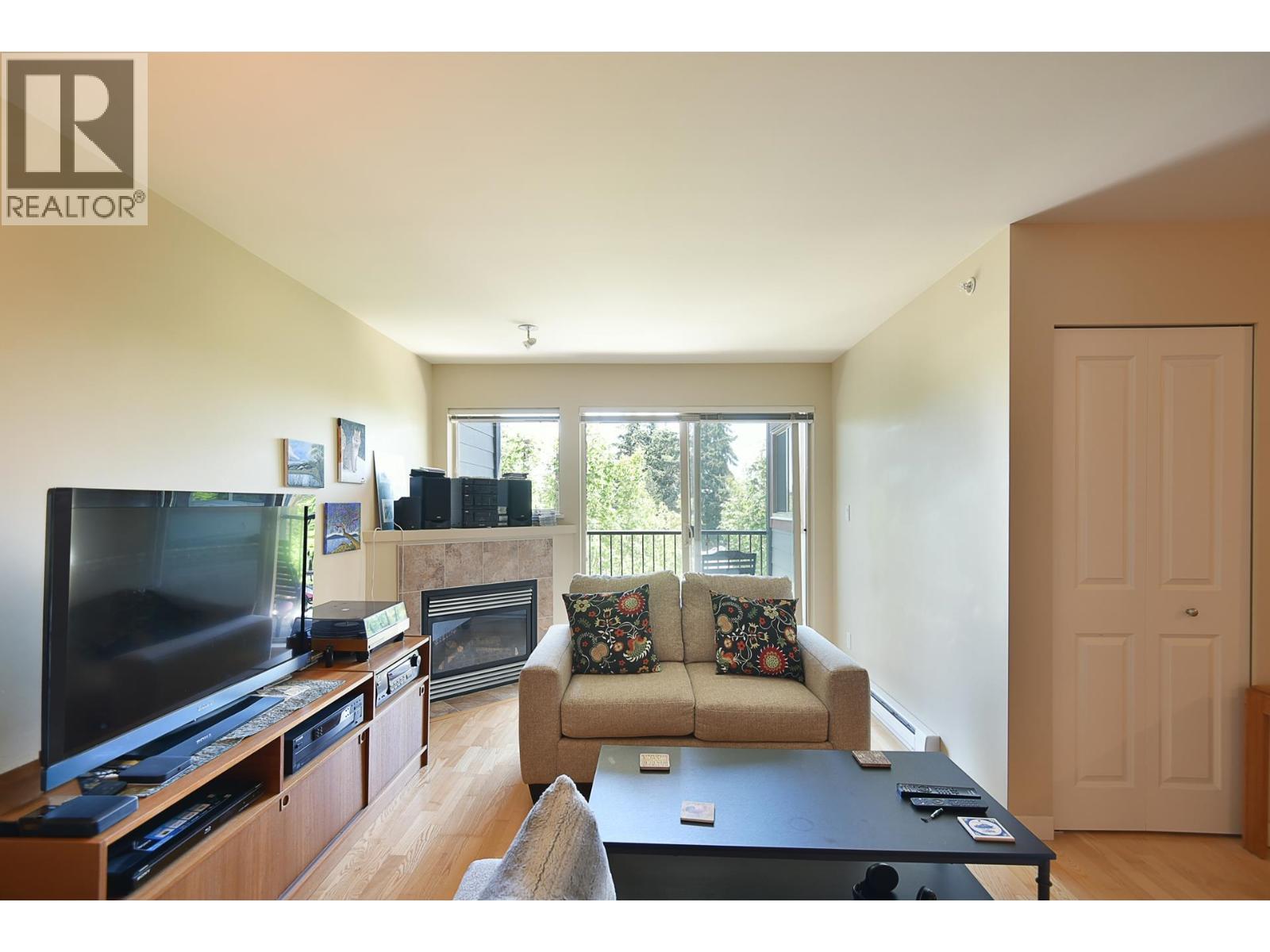 403 5631 INLET AVENUE, Sechelt